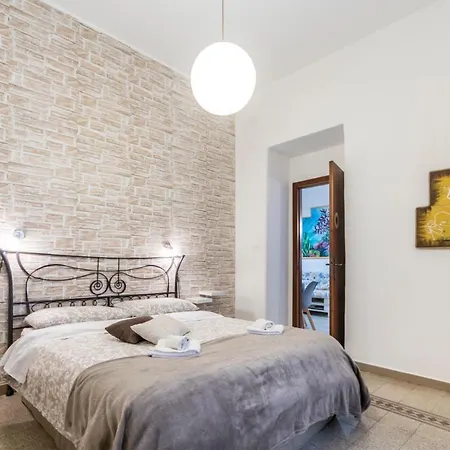 Apartment Genius House *